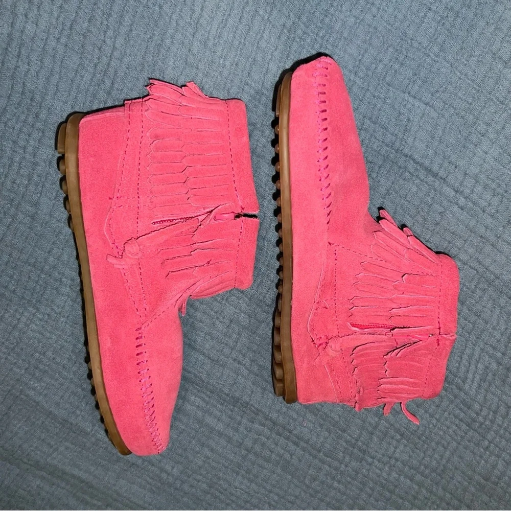 NWOT Hot Pink Minnetonka Moccasins